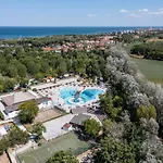 In The Adriano Family Village Feriehus Punta Marina